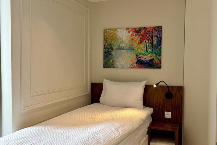 Room 4 of 126