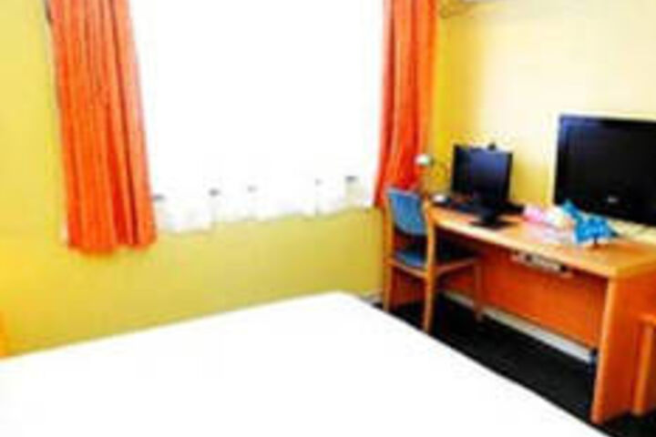 Room 3 of 20