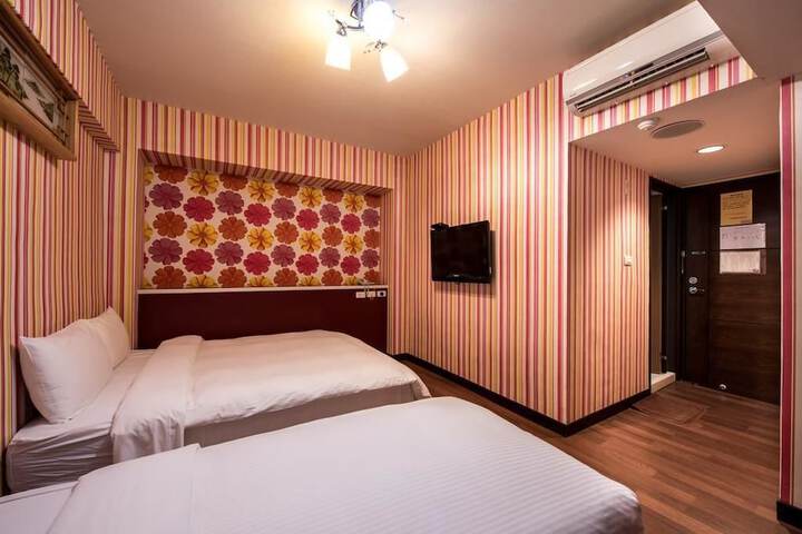 Room 22 of 28