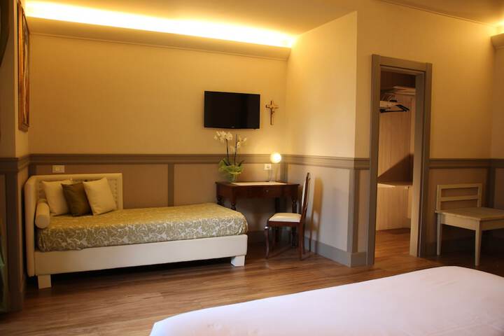 Room 13 of 180