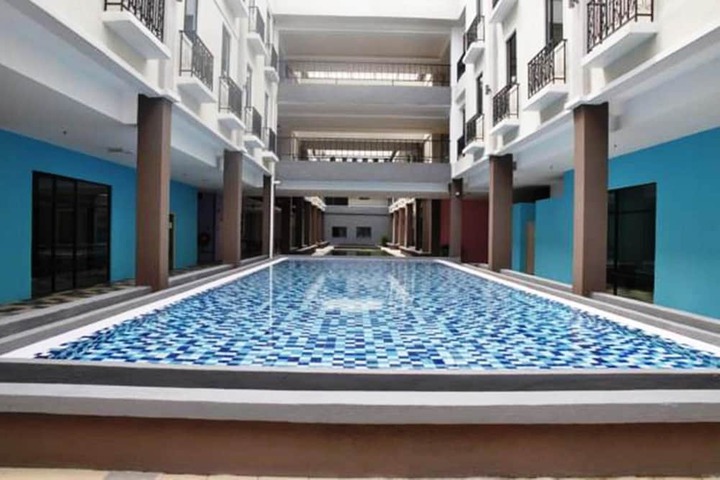 Pools & Facilities