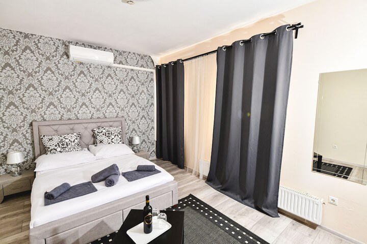Room 15 of 94
