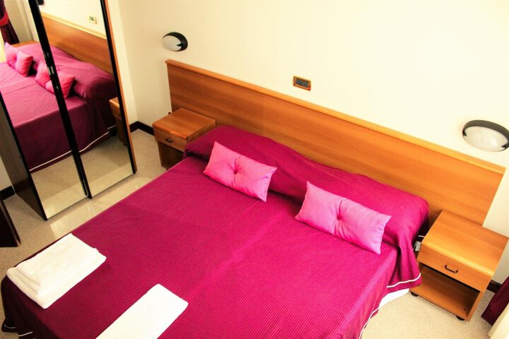 Room 10 of 48