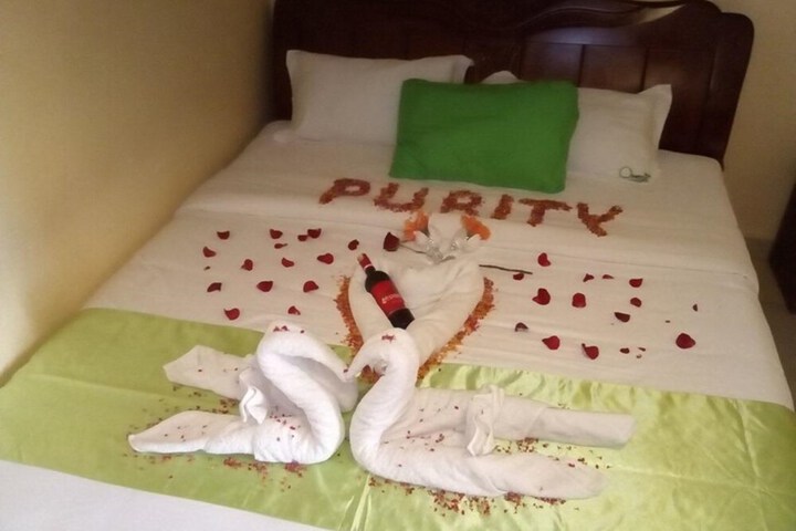 Room 6 of 27