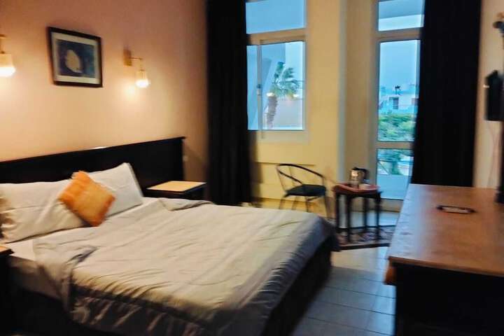 Room 9 of 17