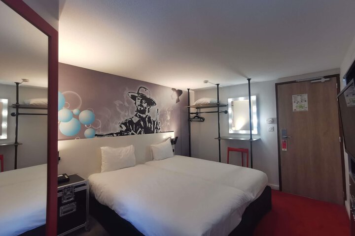 Room 3 of 42