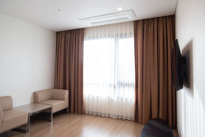 Room 12 of 48