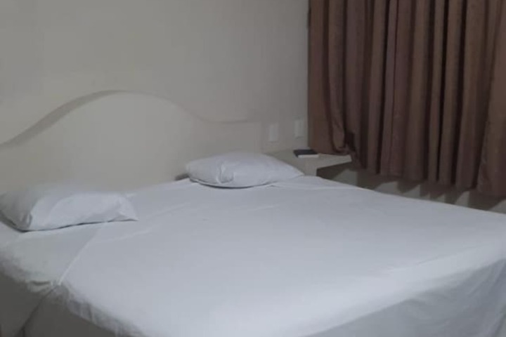 Room 17 of 38