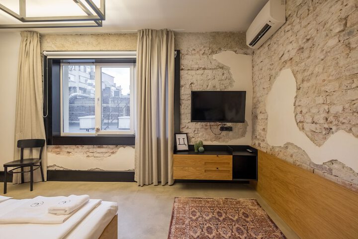 Room 44 of 76