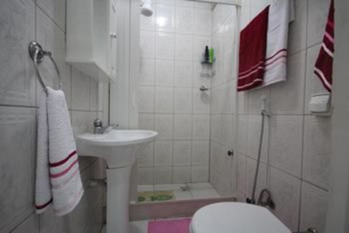 Room 3 of 27