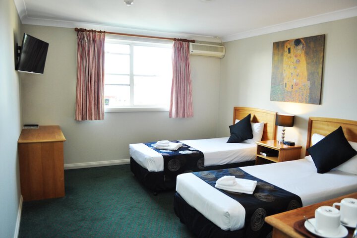 Room 5 of 37