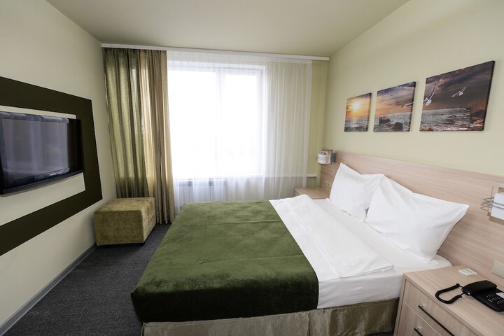 Room 3 of 93