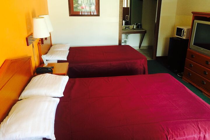 2 Double Beds (2 of 5)