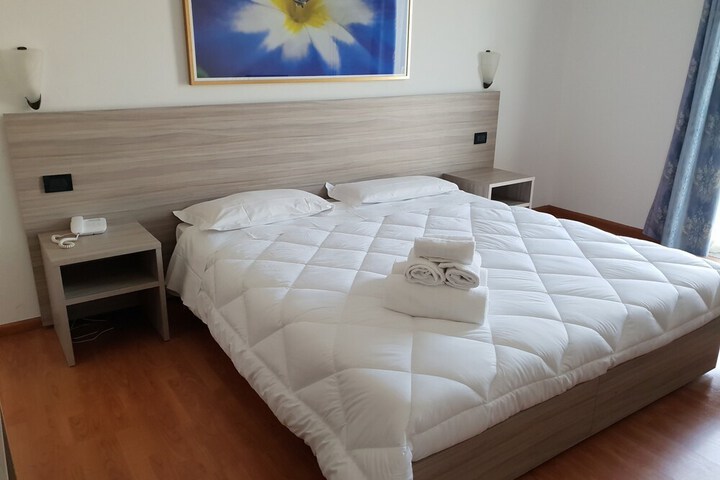 Room 14 of 40