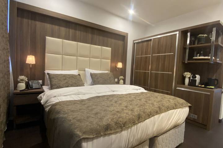 Room 27 of 46