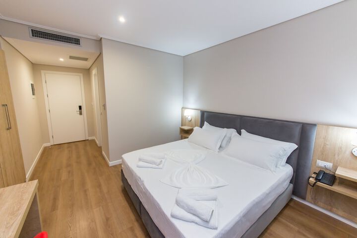 Room 13 of 61