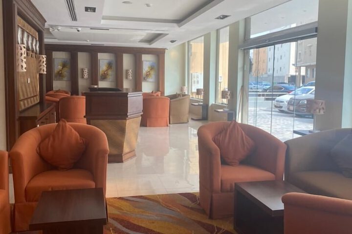 Room 7 of 12