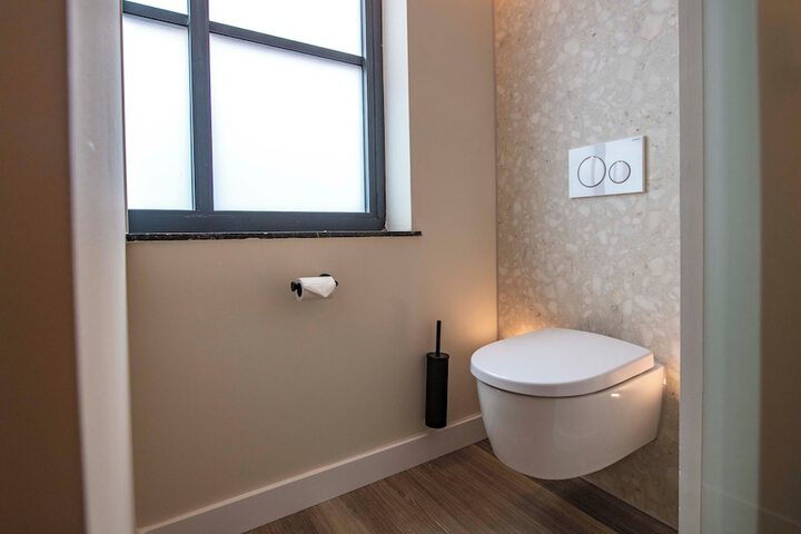 Room 16 of 36