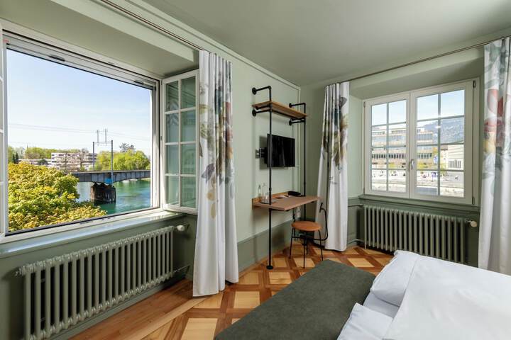 Room 9 of 35
