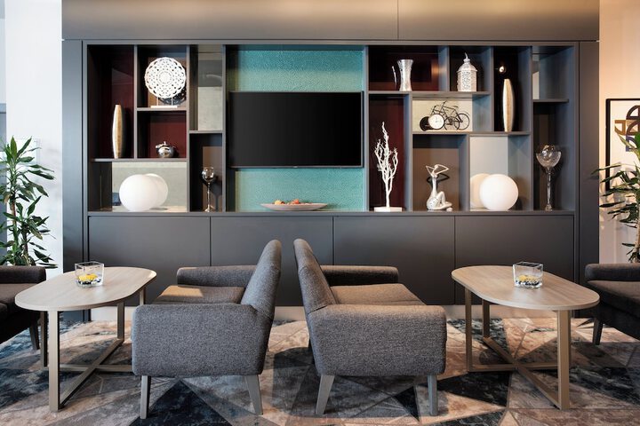 Entrance & Lobby