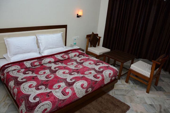 Room 4 of 6