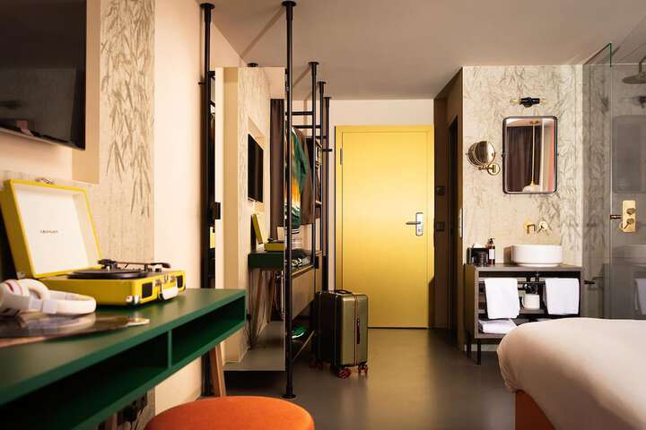 Room 35 of 89