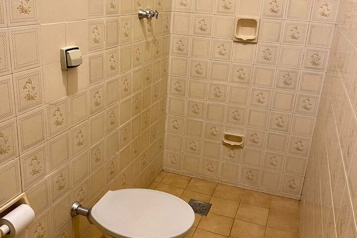 Room 5 of 5