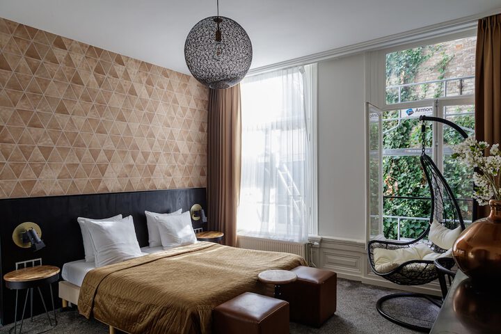 Room 10 of 27