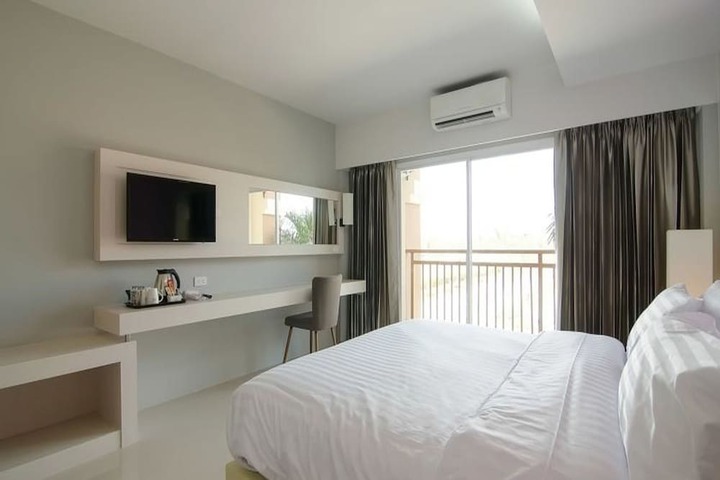 Room 10 of 29