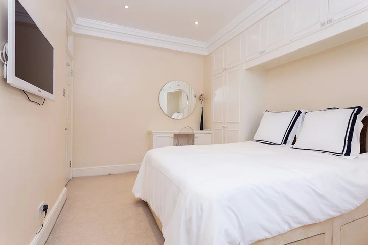 Room 3 of 16