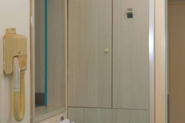 Room 6 of 36