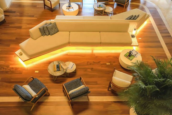 Entrance & Lobby