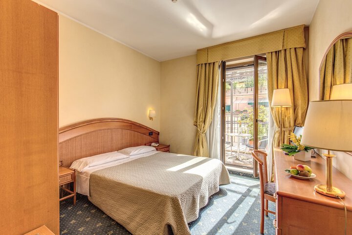 Room 10 of 81