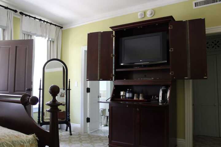 1 Queen Bed Resort View Porch (21 of 23)