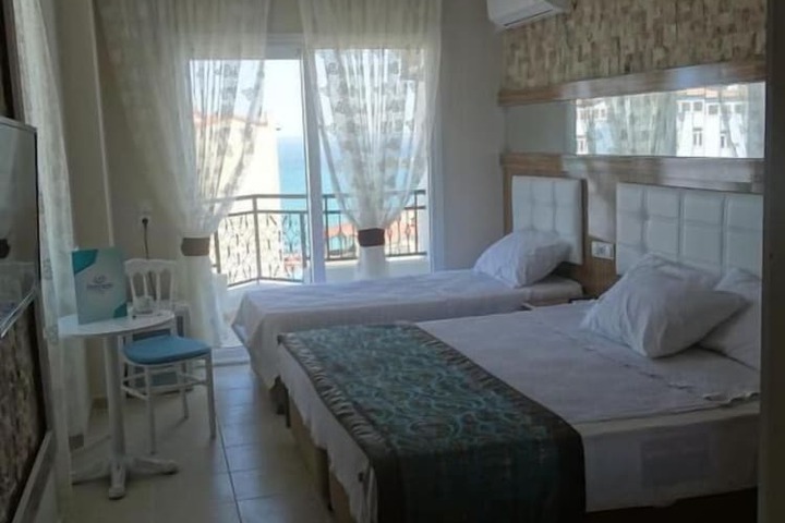 Room 7 of 32