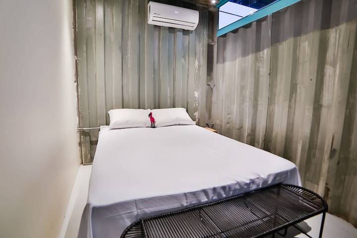 Room 4 of 122