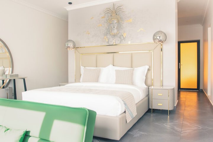 Room 13 of 92