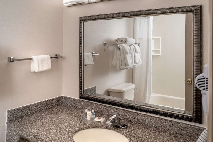 Standard Room, King or Two Doubles (15 of 15)