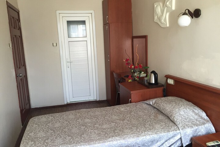 Room 11 of 36