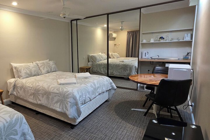 Room 2 of 18