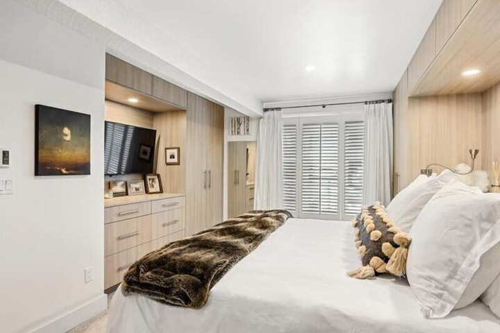 Room 20 of 193