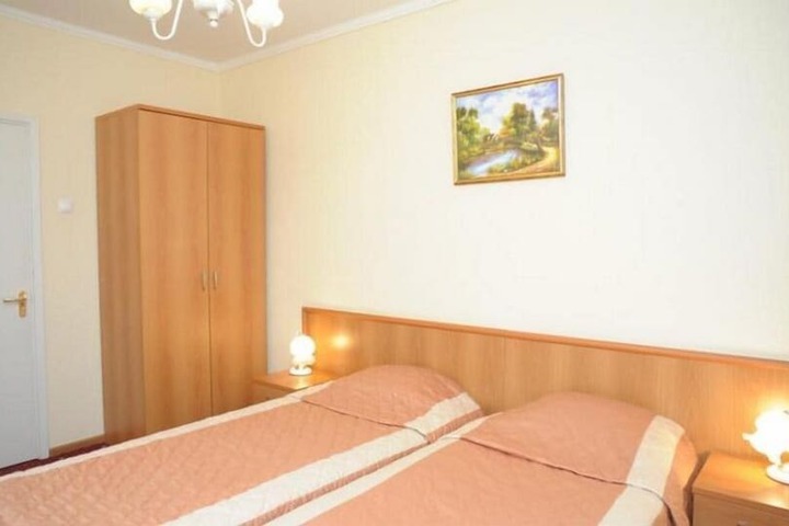 Room 28 of 72