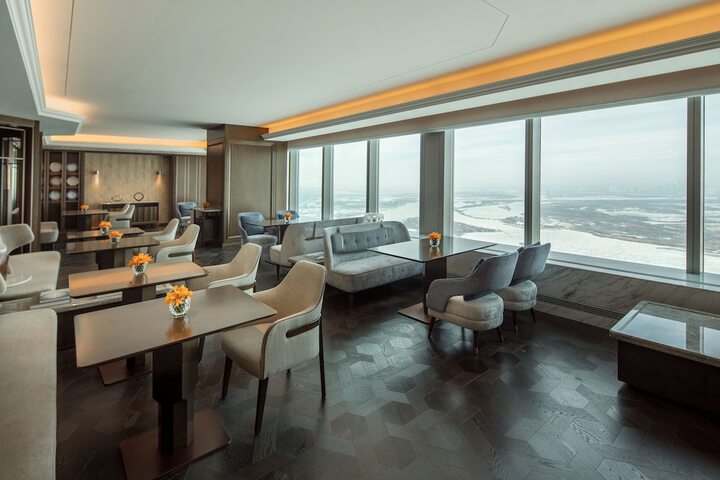 Lounge 104 of 109