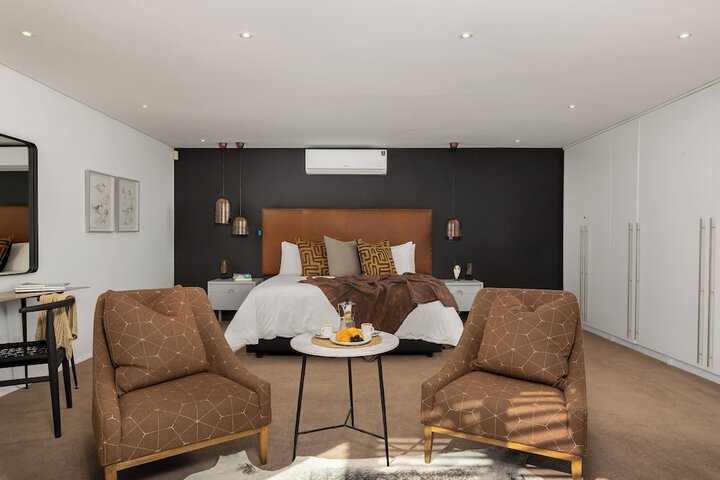 Room 4 of 36