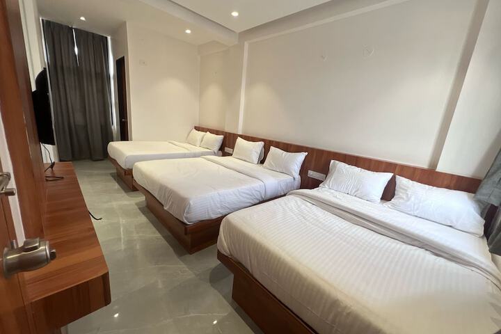 Room 17 of 34