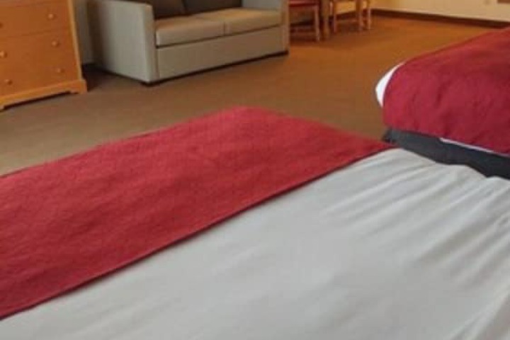 2 Queen Beds (6 of 12)