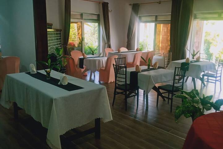 Dining 20 of 26