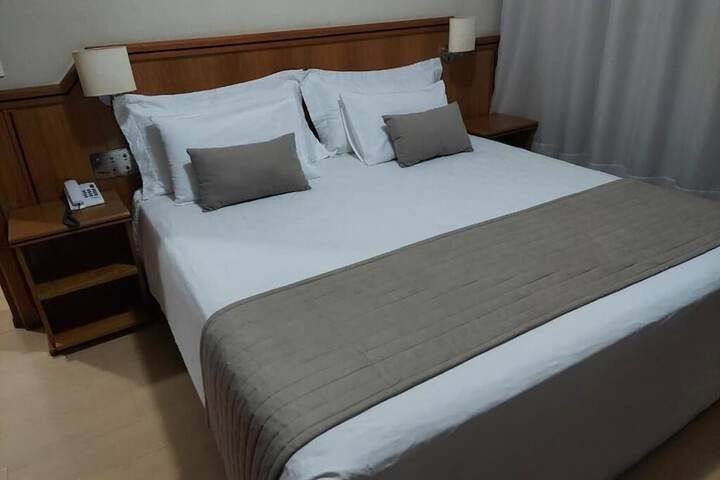 Room 9 of 33