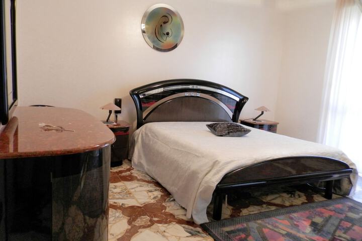 Room 8 of 30