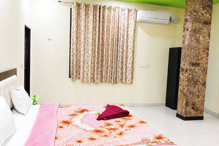 Room 5 of 11